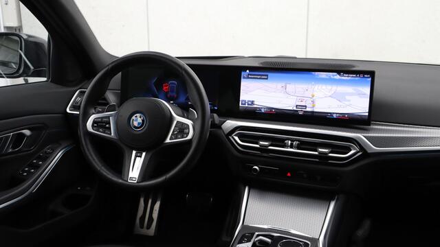 BMW 3-SERIE Touring 330e M-Sport | Facelift | Head-up | Stuurwielverwarming | Adaptieve Cruise Control | Shadow-Line