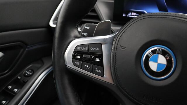 BMW 3-SERIE Touring 330e M-Sport | Facelift | Head-up | Stuurwielverwarming | Adaptieve Cruise Control | Shadow-Line