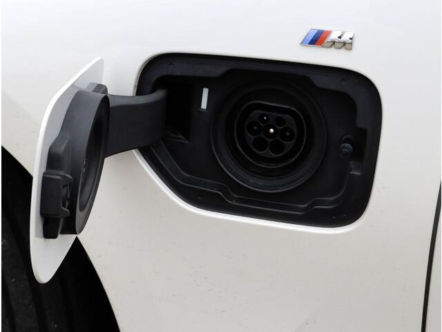 BMW 3-SERIE 330e eDrive Edition 292PK M Sport | Schuifdak | Camera