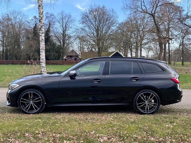 BMW 3-SERIE 318I MSPORT / PANO / 19INCH / 24DKM