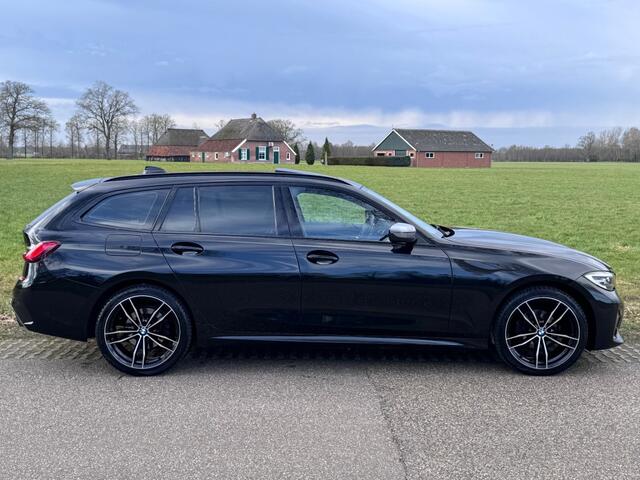 BMW 3-SERIE 318I MSPORT / PANO / 19INCH / 24DKM