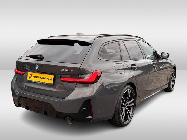 BMW 3-SERIE Touring 330e xDrive M-Sport / Opendak / ACC / HUD / Trekhaak