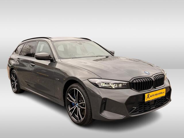 BMW 3-SERIE Touring 330e xDrive M-Sport / Opendak / ACC / HUD / Trekhaak