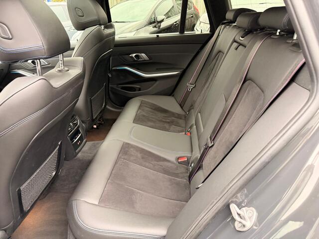 BMW 3-SERIE Touring 330e xDrive M-Sport / Opendak / ACC / HUD / Trekhaak