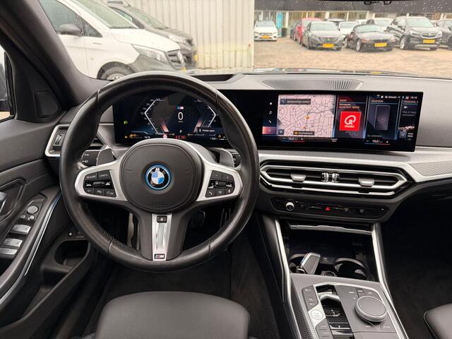 BMW 3-SERIE Touring 330e xDrive M-Sport / Opendak / ACC / HUD / Trekhaak