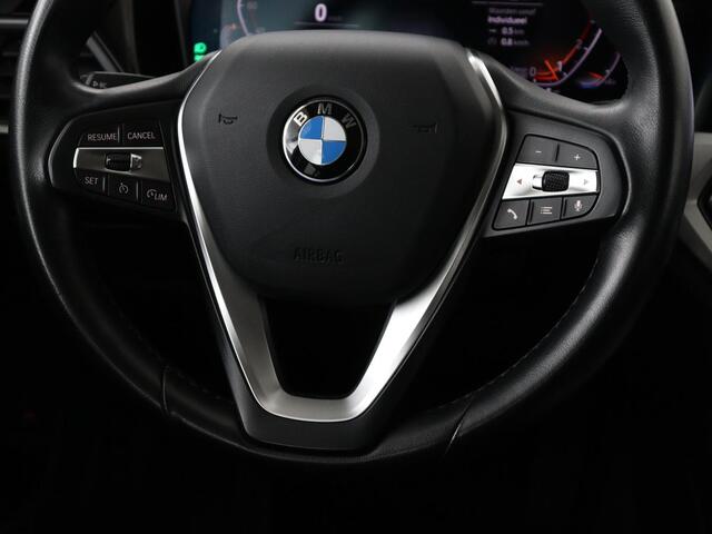 BMW 3-SERIE 320i Executive Edition | Panoramadak | Carplay | Navigatie | Live Cockpit | Full LED | Parkeerhulp | Cruise control | Climate control