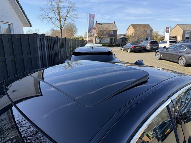 BMW 3-SERIE 320i High Executive | Panoramadak | Camera | Lederen Bekleding | Stoelverwarming | Sportstoelen |