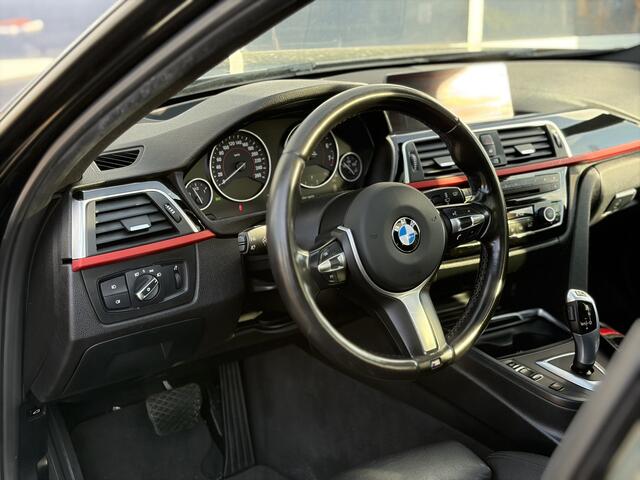 BMW 3-SERIE Touring 320i Centennial High Executive M-Pakket 184pk | Panorama-dak | Bluetooth | Cruise control | Elektrisch bedienbare achterklep | Lederen bekleding | Navigatiesysteem full map | Voorstoelen verwarmd | Prachtig Exemplaar!