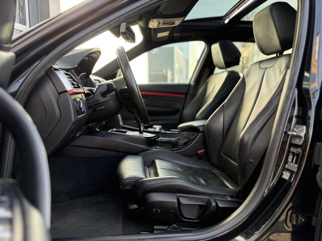 BMW 3-SERIE Touring 320i Centennial High Executive M-Pakket 184pk | Panorama-dak | Bluetooth | Cruise control | Elektrisch bedienbare achterklep | Lederen bekleding | Navigatiesysteem full map | Voorstoelen verwarmd | Prachtig Exemplaar!