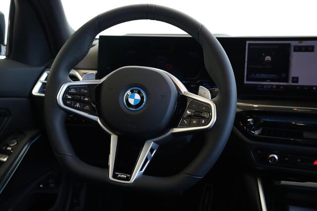 BMW 3-SERIE Touring 330e M Sport Pro| Panoramadak | Harman Kardon | Trekhaak | Head-Up Display
