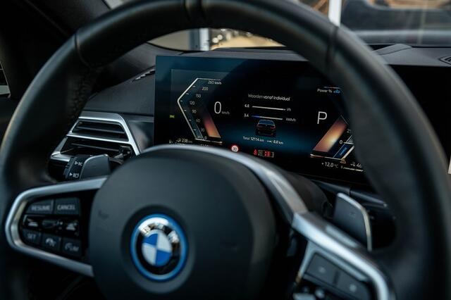 BMW 3-SERIE 330e M Sport | LCI | Shadow | Head-Up | Leder | Memory | 360° | ACC | Keyless | 18' inch |