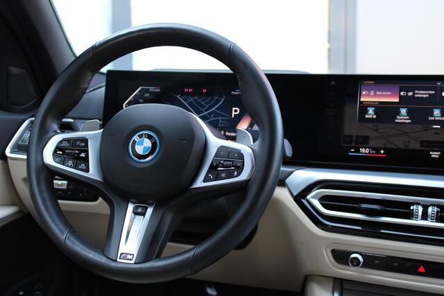 BMW 3-SERIE Touring 330e | Adaptieve cruise | Leder | 360 Camera | M-Pakket