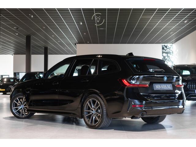 BMW 3-SERIE Touring 330e Advanced Keyless|Assistentiepakket|Sportstoelen|HUD|18"|Live Cockpit Pro|Hifi|Leder|LED