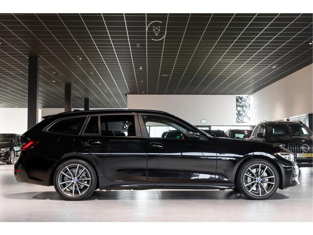 BMW 3-SERIE Touring 330e Advanced Keyless|Assistentiepakket|Sportstoelen|HUD|18"|Live Cockpit Pro|Hifi|Leder|LED