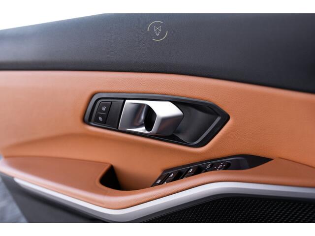 BMW 3-SERIE Touring 330e Advanced Keyless|Assistentiepakket|Sportstoelen|HUD|18"|Live Cockpit Pro|Hifi|Leder|LED