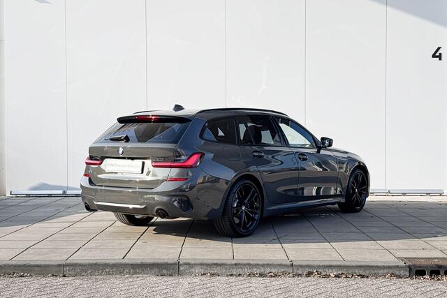 BMW 3-SERIE Touring 330e High Executive M-Sport 19 Inch / Geluids Isolerende Ruiten / Glazen Schuifdak / Binnen & Buitenspiegel Automatisch Dimmend / Stoelverwarming / led Koplampen / Driving prof / Head Up Display / Harman Kardon / Getinte Ramen Achter