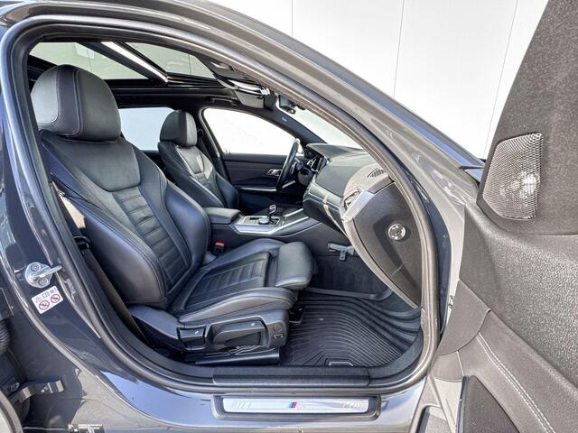 BMW 3-SERIE Touring 330e High Executive M-Sport 19 Inch / Geluids Isolerende Ruiten / Glazen Schuifdak / Binnen & Buitenspiegel Automatisch Dimmend / Stoelverwarming / led Koplampen / Driving prof / Head Up Display / Harman Kardon / Getinte Ramen Achter