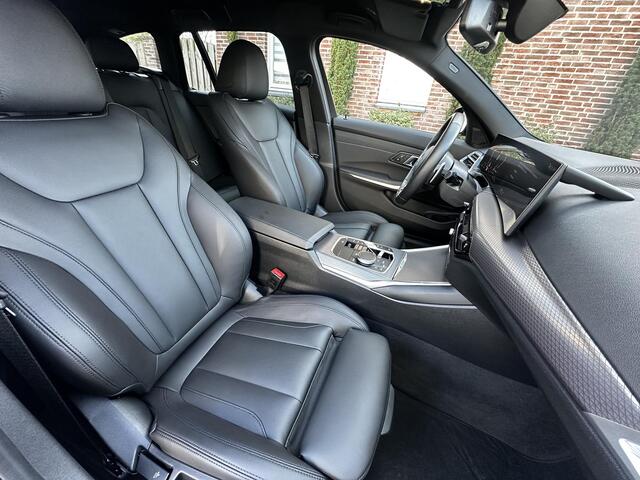 BMW 3-SERIE Touring 330i xDrive M-Sport Leder|AdaptiefCruise|HiFi