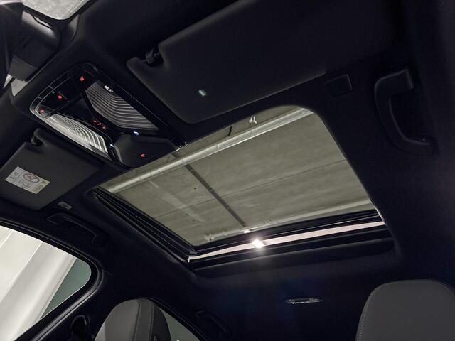 BMW 3-SERIE Sedan 330e | M-Sport | Comfort Pack | Driving Assistant | Active Cruise Control | Hifi System | Schuif-/kanteldak | Comfort Access