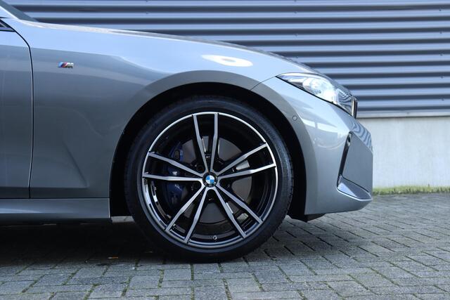 BMW 3-SERIE Sedan 320i | M Sportpakket Pro | Panodak | Harman Kardon | Driving Assistant | Comfort Acces | 19'' LMV | Ekris Selection