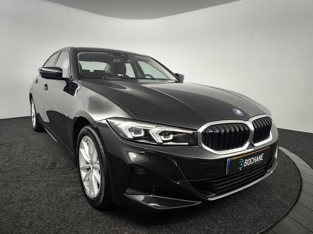 BMW 3-SERIE 320e | Leder | Camera | Parkpilot V+A | Navigatie | LMV | Dealeronderhoud | Hybrid Automaat |