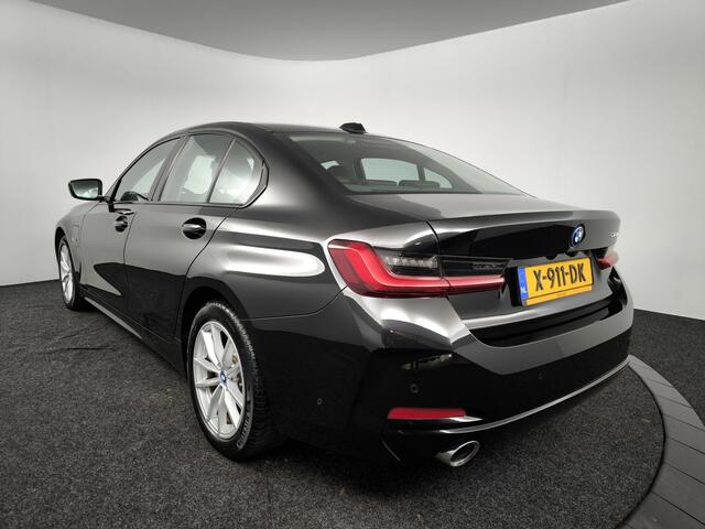 BMW 3-SERIE 320e | Leder | Camera | Parkpilot V+A | Navigatie | LMV | Dealeronderhoud | Hybrid Automaat |