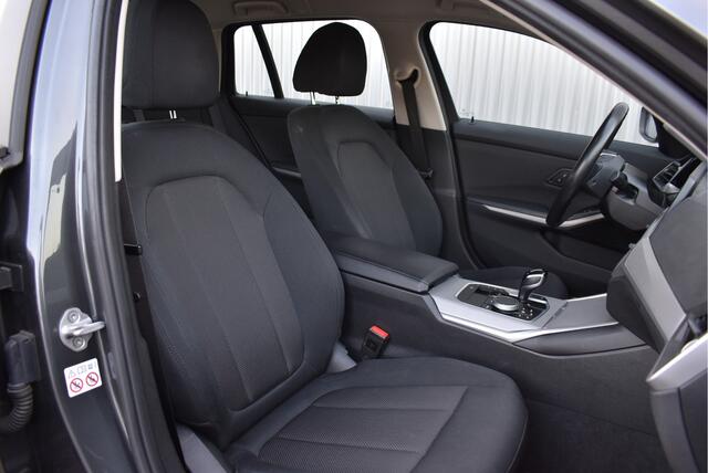 BMW 3-SERIE Touring 318i Business Edition Virtual cockpit, Carplay, Cruise, 19" M-sport velgen, Elek. achterklep, NAP