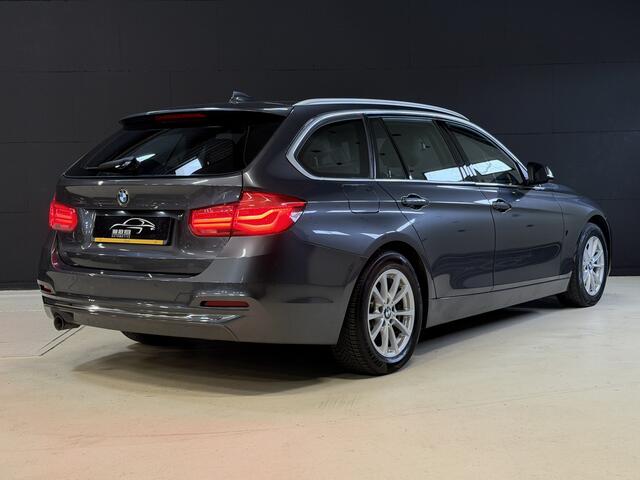 BMW 3-SERIE Touring 318i High Executive Automaat | Leder | Stoelverwarming | Full LED | Navi | PDC V+A