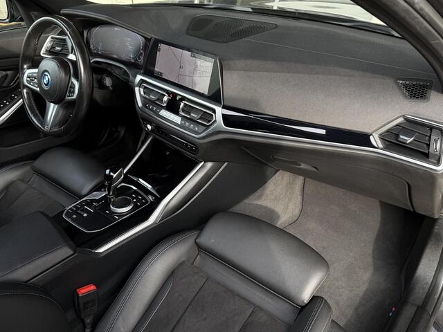 BMW 3-SERIE Touring 330e xDrive M SPORT | PANORAMA | SPORTREMMEN | HEAD UP | 19 INCH | ADAPT. ONDERSTEL |