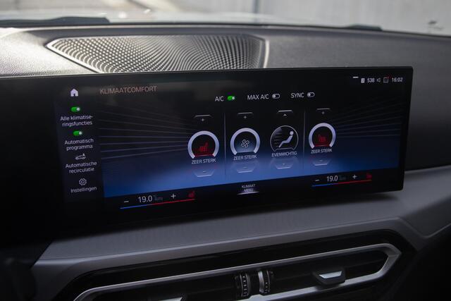 BMW 3-SERIE Touring 330e xDrive | Facelift | Driving Assistant | ACC | Elek. Trekhaak | Sportstoelen