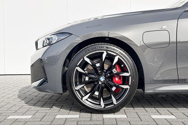 BMW 3-SERIE Touring 330e xDrive | Panoramadak | M Sport | Trekhaak