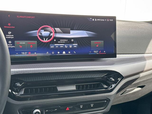 BMW 3-SERIE Touring 330e xDrive | Panoramadak | M Sport | Trekhaak