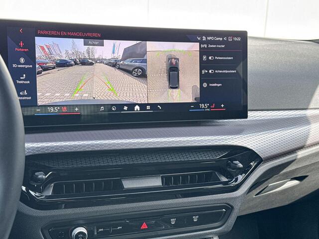 BMW 3-SERIE Touring 330e xDrive | Panoramadak | M Sport | Trekhaak