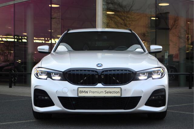 BMW 3-SERIE Touring 320i Executive Edition M Sport Automaat / Sportstoelen / Cruise Control / M Sportonderstel / Getint glas achter