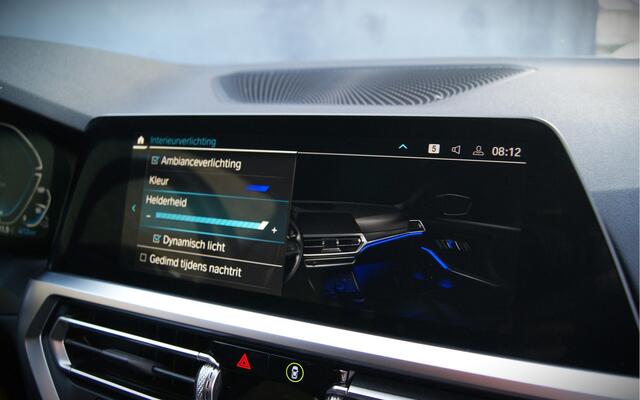 BMW 3-SERIE Touring 320e 204PK M-Sport Shadow Carplay/Wegkl-trhk/Sfeerverl./Stoelverw./Keyless