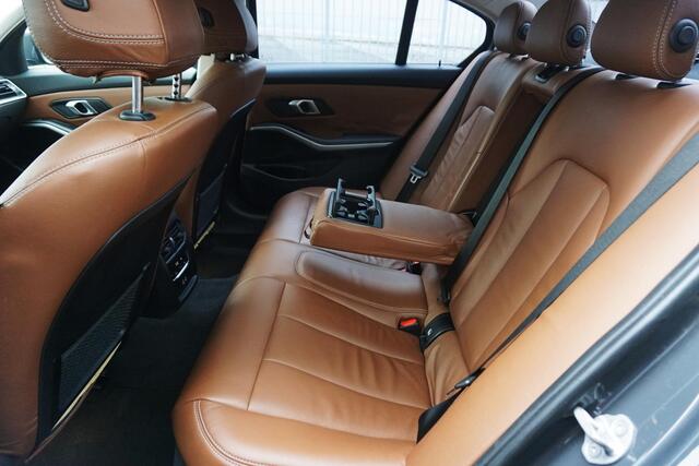 BMW 3-SERIE 320i High Exec.Individual/Dealeronderhouden/ Trekhaak wegklapbaar