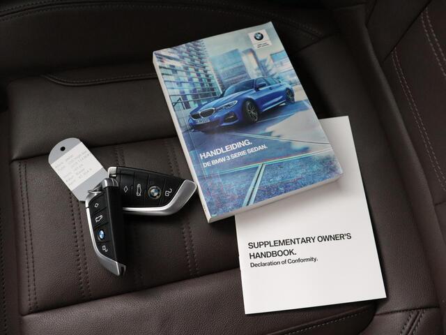 BMW 3-SERIE 320i High Executive Edition | Cruise Control | LED | Navigatie!