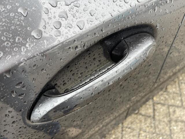 BMW 3-SERIE Touring 330e xDrive Business Edition Plus 18"/Trekhaak/Laser LED/Head-up/Stoelverwarming/Elektrische klep/Keyless/Apple Carplay & Android Auto