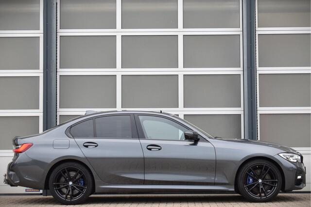 BMW 3-SERIE 330e High Executive M-Sport | Dakje | HUD | Trekhaak | Bomvol
