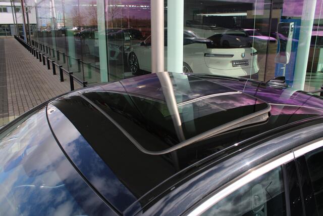 BMW 3-SERIE 320i High Executive Automaat / Schuif-kanteldak / Comfort Access / Head-Up / Cruise Control / Parking Assistant Plus