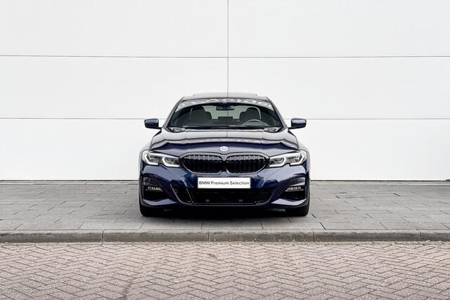 BMW 3-SERIE Sedan 318i Business Edition Plus | M-Sport Pro | Schuifkanteldak |