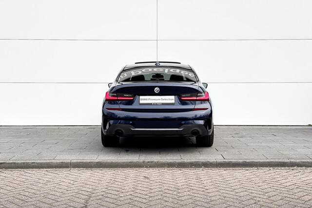 BMW 3-SERIE Sedan 318i Business Edition Plus | M-Sport Pro | Schuifkanteldak |