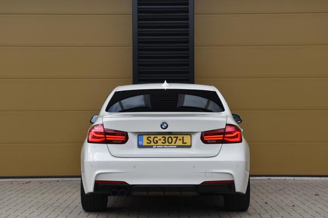 BMW 3-SERIE 320i Edition M Sport Shadow Executive * Achteruitrijcamera * DAB * Privacy Glas * Navigatie Proffesional *