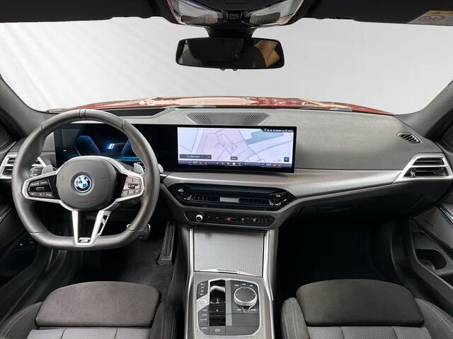 BMW 3-SERIE Touring 330e xDrive M-SPORT ** LED, NAVI+, PANORAMA, TREKH, MEM, HuD, 19-inch LMV ** 1e EIG - UNFALLFREI - Ex BMW ** ** INFORMEER OOK NAAR ONZE AANTREKKELIJKE FINANCIAL-LEASE TARIEVEN **