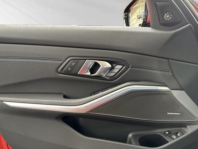 BMW 3-SERIE Touring 330e xDrive M-SPORT ** LED, NAVI+, PANORAMA, TREKH, MEM, HuD, 19-inch LMV ** 1e EIG - UNFALLFREI - Ex BMW ** ** INFORMEER OOK NAAR ONZE AANTREKKELIJKE FINANCIAL-LEASE TARIEVEN **