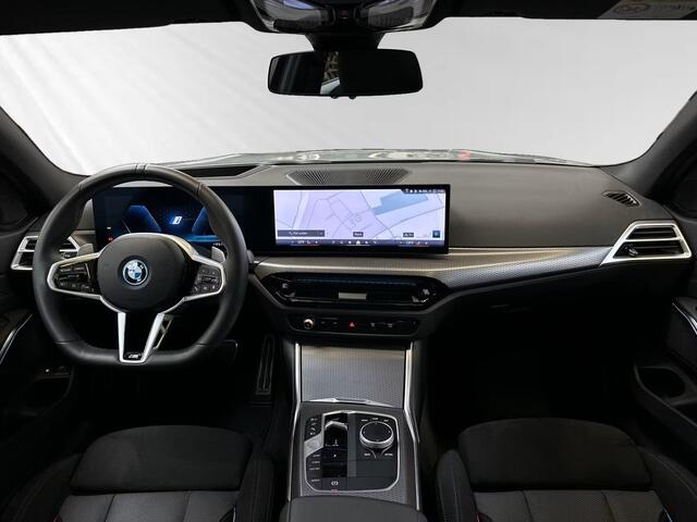 BMW 3-SERIE Touring 330e xDrive M-SPORT ** LED, NAVI+, PANORAMA, TREKH, MEM, HuD, 19-inch LMV ** 1e EIG - UNFALLFREI - Ex BMW ** ** INFORMEER OOK NAAR ONZE AANTREKKELIJKE FINANCIAL-LEASE TARIEVEN **