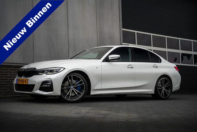 BMW 3-SERIE 330i 259 pk High Executive Edition M-Sportpakket / NL-Auto/ Schuif-Dak/ Leder/ Sport-Stoelen/ Stoel.Verw/ Head-Up/ Led-Koplamp/ 19'' LMV