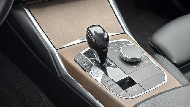 BMW 3-SERIE Touring 330e High Executive | Automaat | Harman & Kardon | HUD | 1/2 Leder | PDC | Camera | Keyless