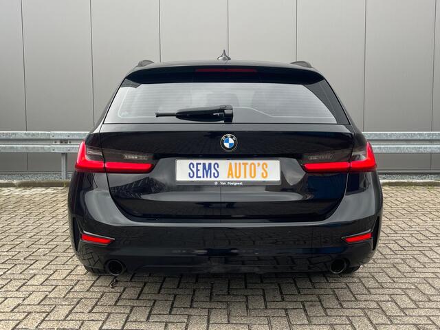 BMW 3-SERIE Touring 320d High Executive Pano / Head-up / Elec. Trekhaak / Stuur-Stoel Verw. / Harman/Kardon