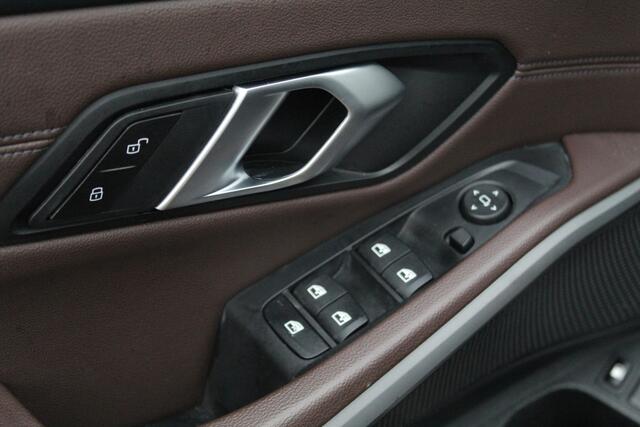 BMW 3-SERIE Touring 330e LEER,SPORTSTOELEN,TREKHAAK